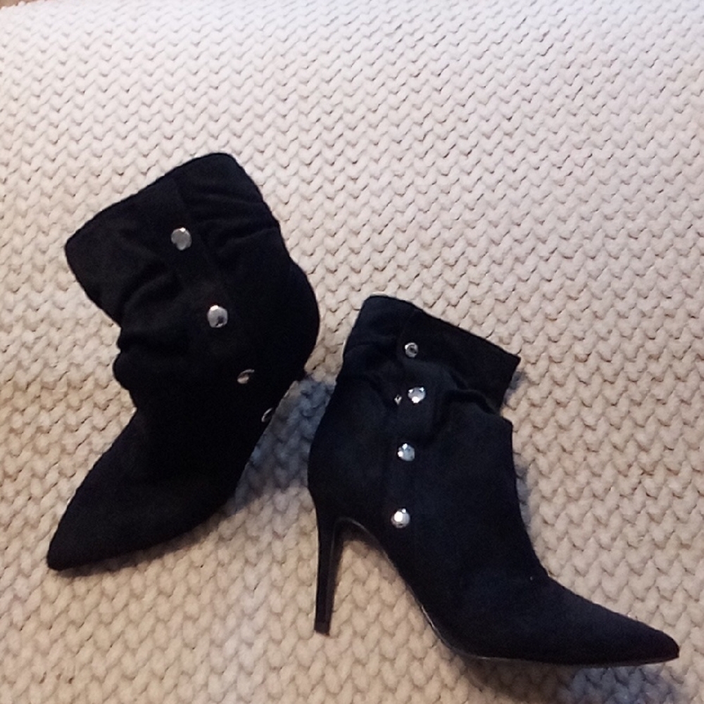 Chic Black Buttoned Heeled Boots